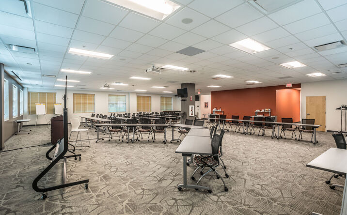 Pictures of Office property located at 4135 NW Urbandale Dr, Urbandale, IA 50322 for sales - image #1
