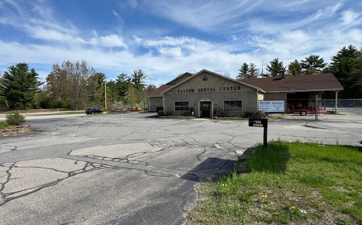 Pictures of Retail property located at 1306 Main St, Sanford, ME 04073 for sales - image #1