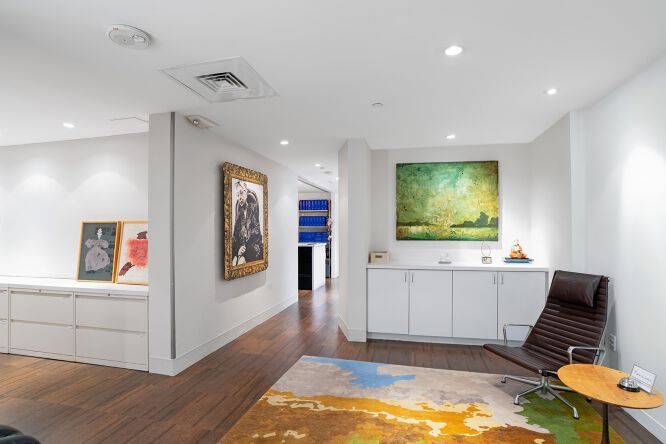 Pictures of Office property located at 1420 Locust St, Philadelphia, PA 19102 for sales - image #1