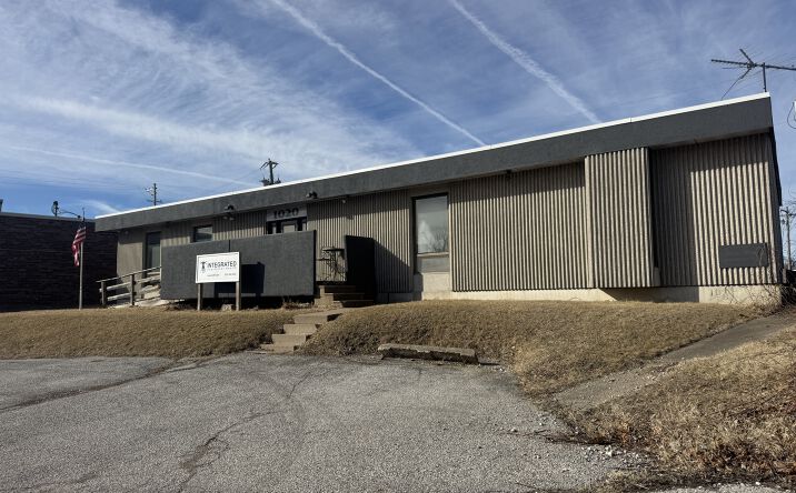 Pictures of Office property located at 1020 Lincoln Rd, Bettendorf, IA 52722 for sales - image #1