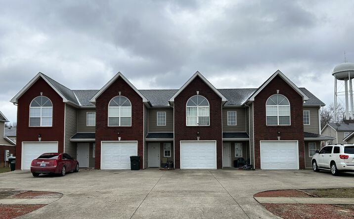 Pictures of Multifamily property located at 124 Darby Woods Ct, Radcliff, KY 40160 for sales - image #1