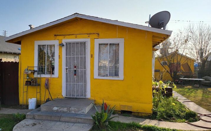 Pictures of Multifamily property located at 1725 Pacific St, Bakersfield, CA 93305 for sales - image #1