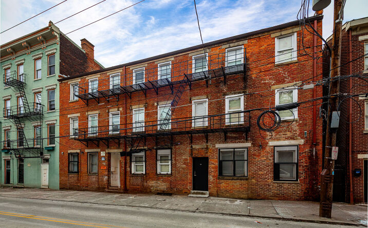 Pictures of Multifamily property located at 139 E Clifton Ave, Cincinnati, OH 45202 for sales - image #1