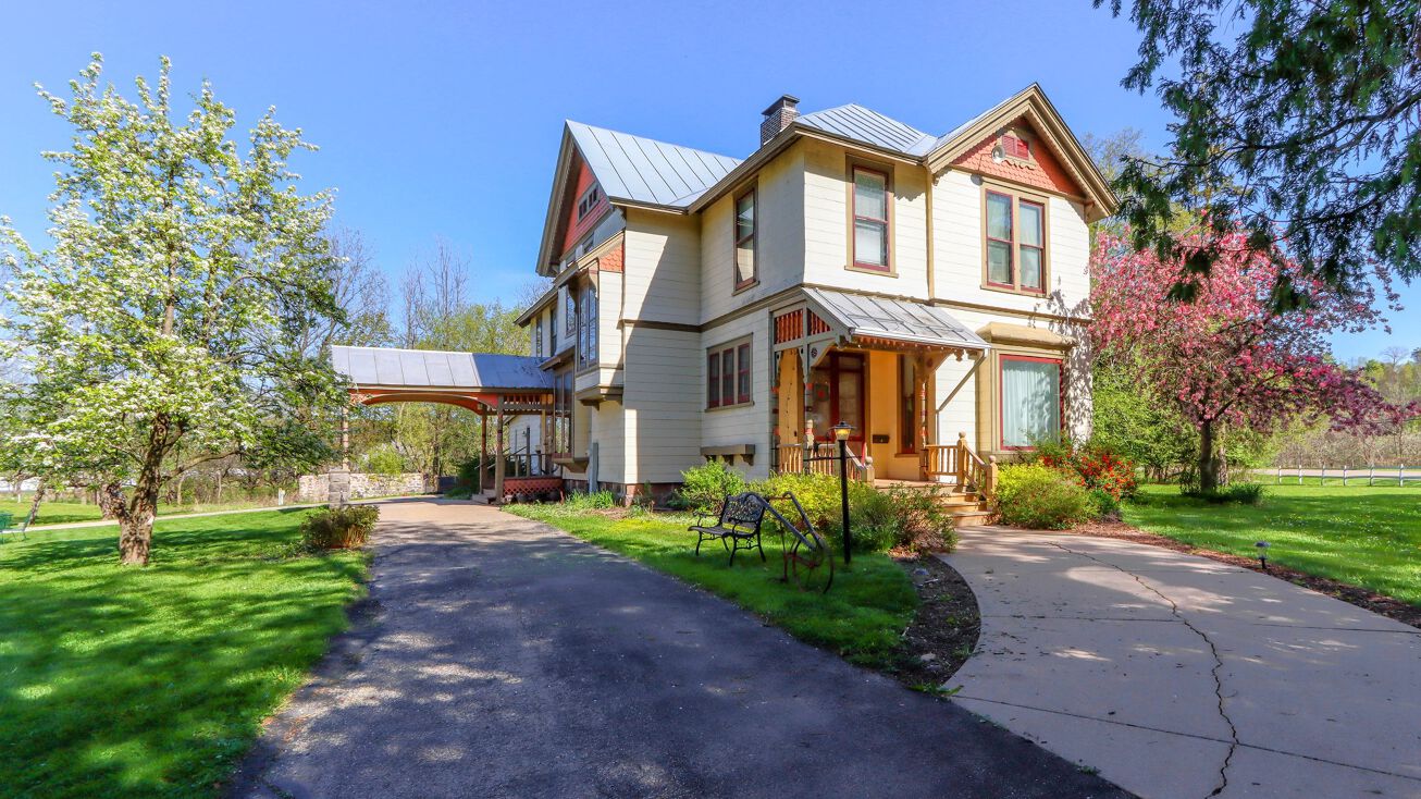 Pictures of Hospitality property located at E3192 Apple Tree Ln, Waupaca, WI 54981 for sales - image #1