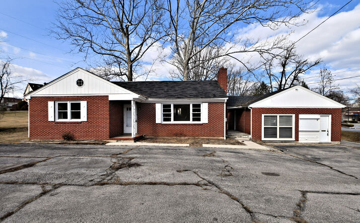Pictures of Mixed Use, Multifamily, Office, Retail property located at 564 Kimberton Rd, Phoenixville, PA 19460 for sales - image #1