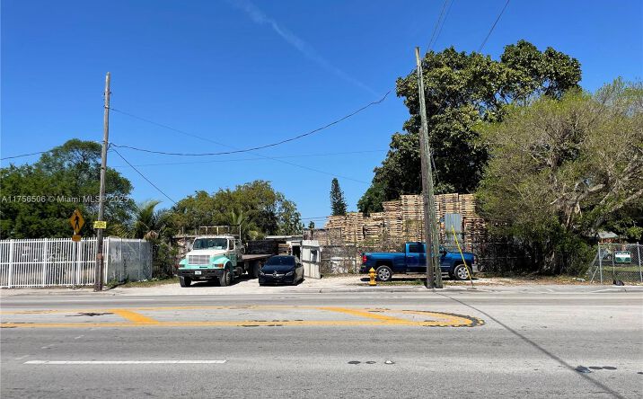 Pictures of Land, Industrial property located at 3013 NW 54th St, Miami, FL 33142 for sales - image #1