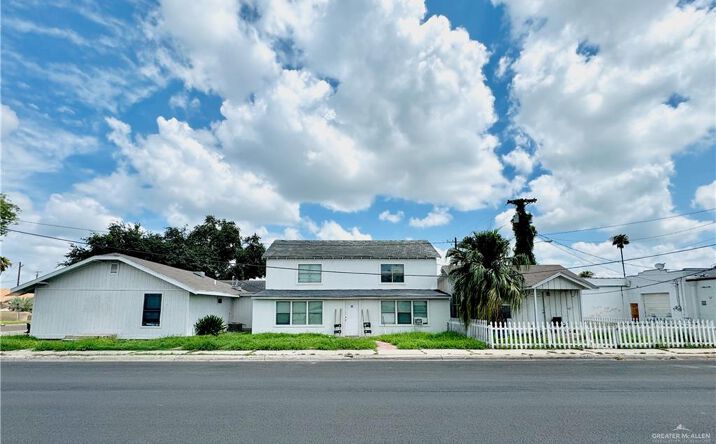 Pictures of Multifamily property located at 220 W 5th Street, Weslaco, TX 78596 for sales - image #1