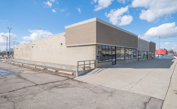 Pictures of Mixed Use, Office, Retail property located at 7021 Saginaw St, Flint, MI 48505 for sales - image #1