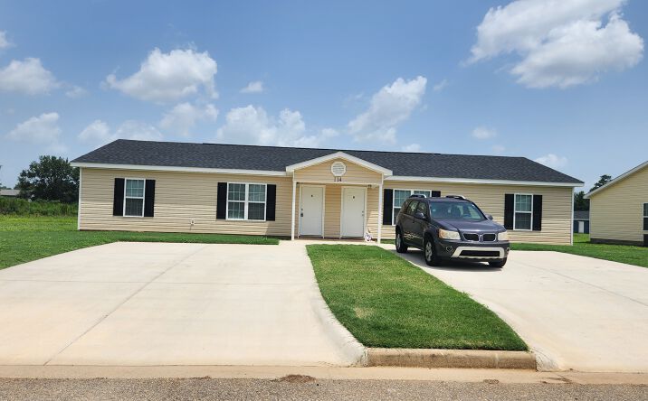 Pictures of Multifamily property located at 106 Ronald Pride Blvd, Fort Valley, GA 31030 for sales - image #1