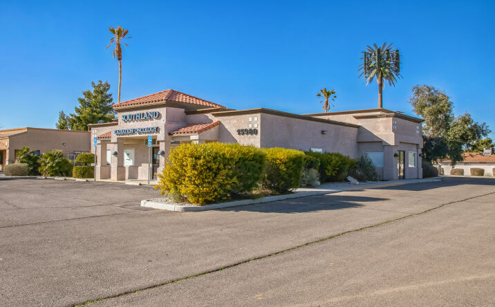 image of property at 15980 BEAR VALLEY RD Victorville CA 92395-9587