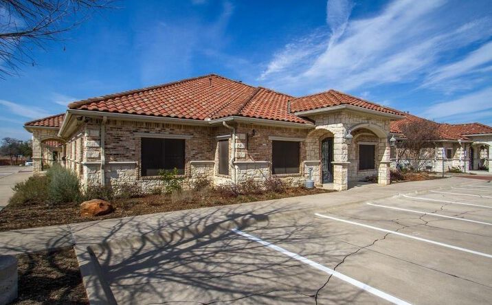Pictures of Office property located at 1135 Kinwest Pkwy, Irving, TX 75063 for sales - image #1