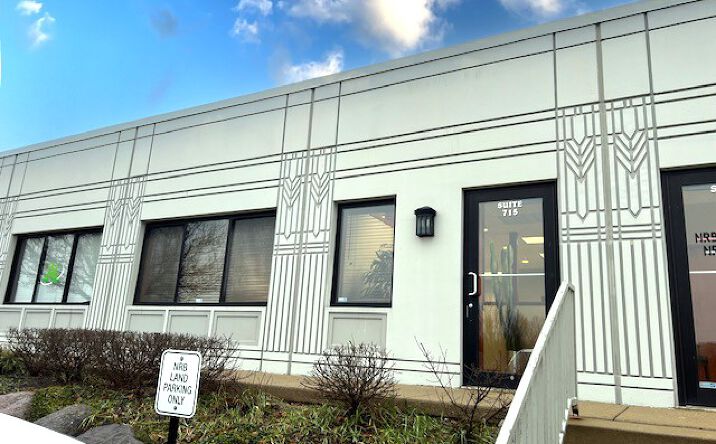 Pictures of Office property located at 715 Ridgeview Dr, McHenry, IL 60050 for sales - image #1
