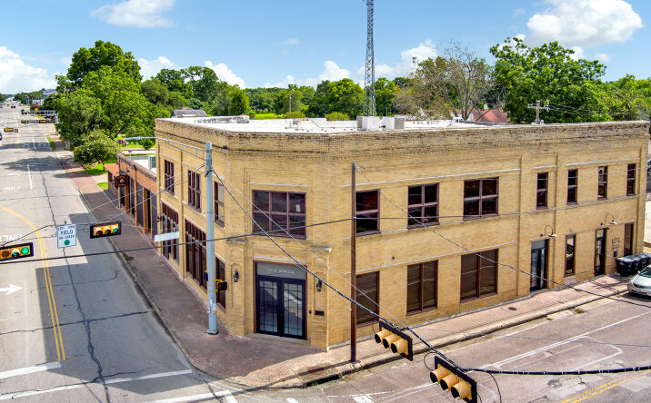 Pictures of Mixed Use, Special Purpose property located at 102 N Gordon Street, Alvin, TX 77511 for sales - image #1