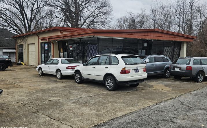 Pictures of Retail property located at 909 Hollywood Drive, Jackson, TN 38301 for sales - image #1