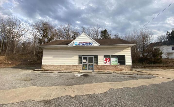 Pictures of Retail property located at 402 E Broad St, Bridgeton, NJ 08302 for sales - image #1