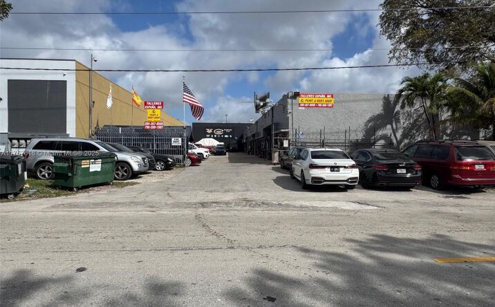 Pictures of Industrial property located at 7357 NW 7th St, Miami, FL 33126 for sales - image #1
