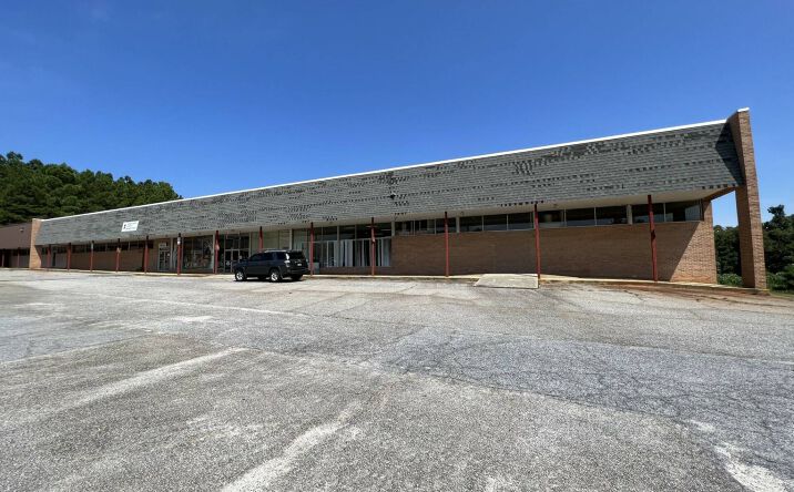 Pictures of Industrial, Office, Retail property located at 1132 Kincaid Bridge Rd, Winnsboro, SC 29180 for sales - image #1