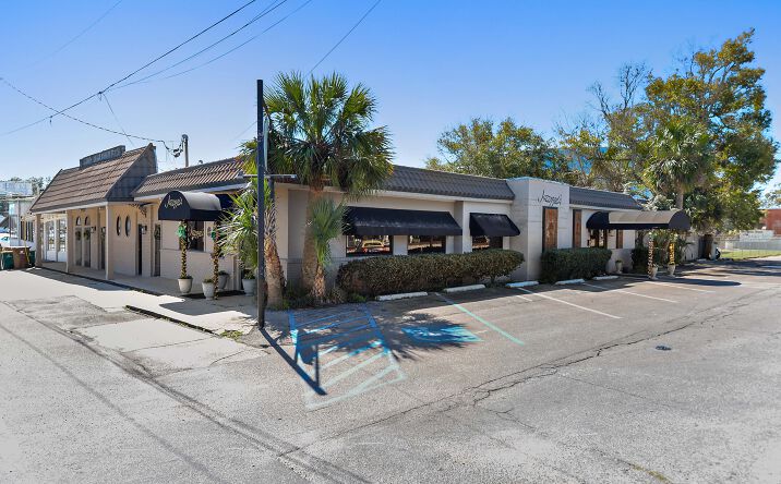 Pictures of Retail property located at 195 Porter Ave, Biloxi, MS 39530 for sales - image #1