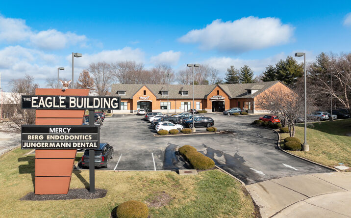 Pictures of Retail property located at 1325 Queens Ct, St. Peters, MO 63376 for sales - image #1