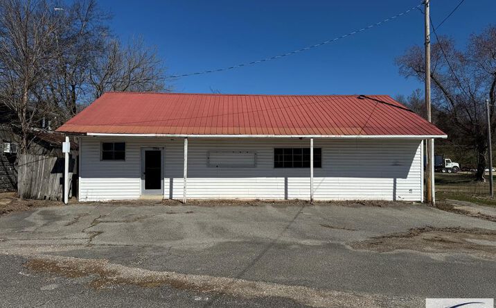 Pictures of Office, Retail property located at 30 East Bridge St., Big Sandy, TN 38221 for sales - image #1
