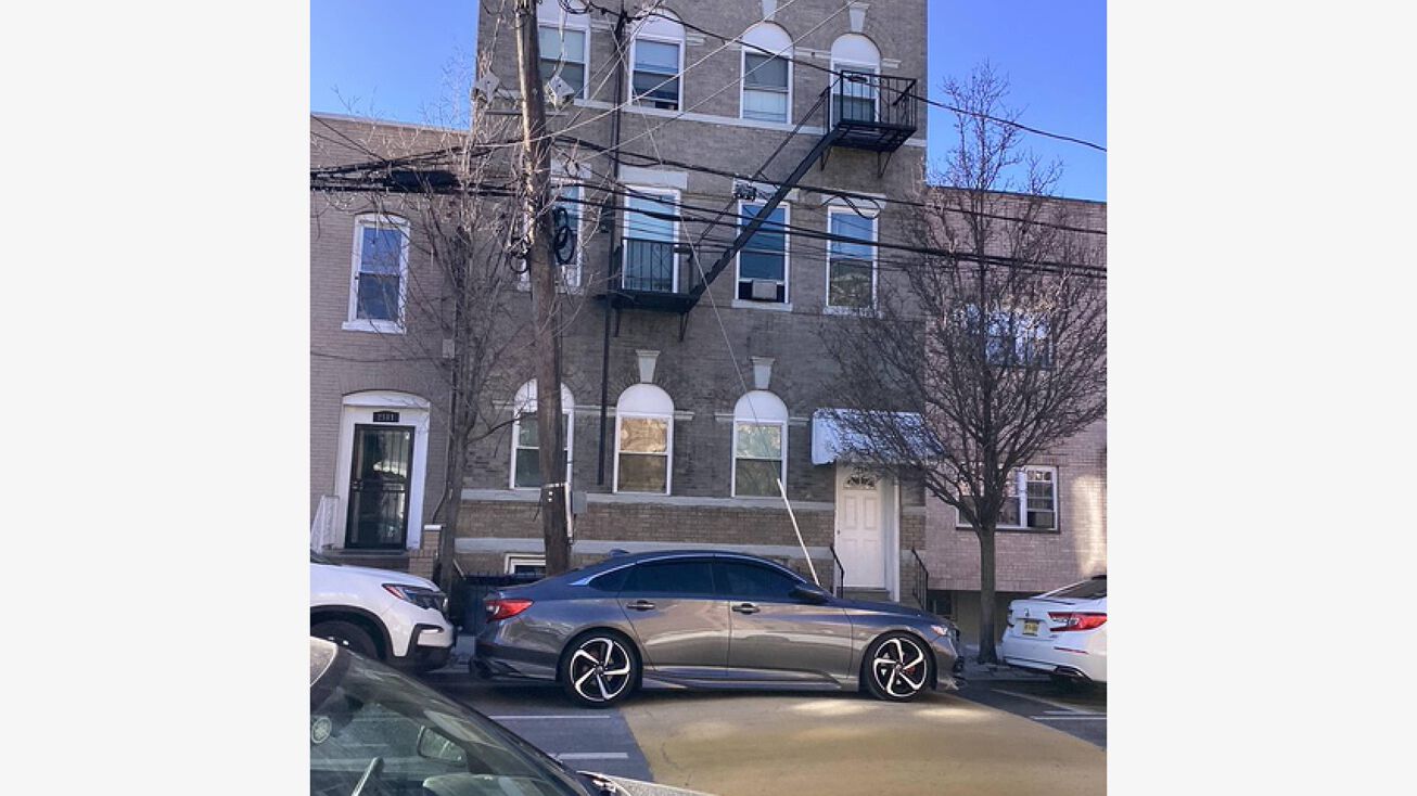 Pictures of Multifamily property located at 2513 West St, Union City, NJ 07087 for sales - image #1