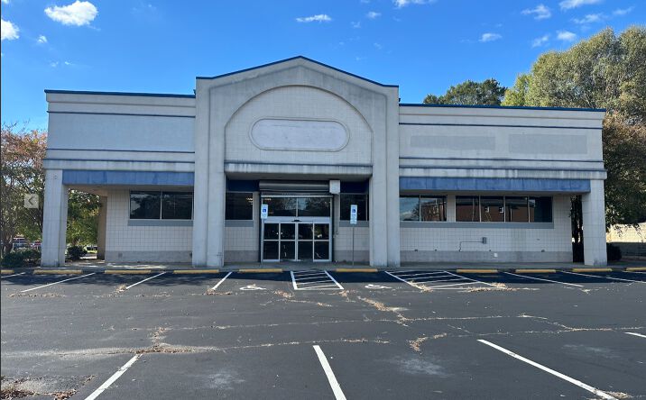 Pictures of Retail property located at 110 W Garrison Blvd, Gastonia, NC 28052 for sales - image #1