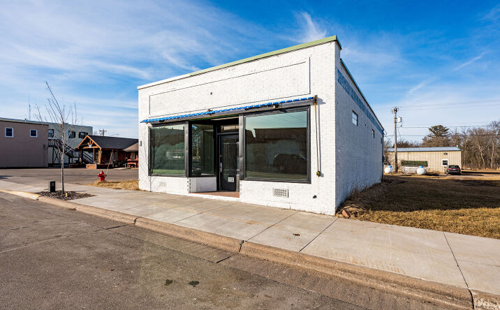 Pictures of Retail property located at 113 W 7th Ave, Floodwood, MN 55736 for sales - image #1