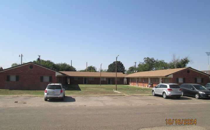 Pictures of Multifamily property located at 1205-1207 Raleigh St, Plainview, TX 79072 for sales - image #1