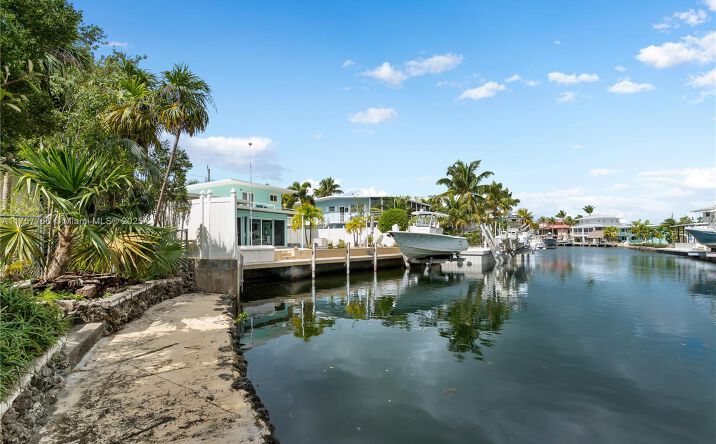 Pictures of Multifamily property located at 228 - 230 Apache St, Plantation Key, FL 33070 for sales - image #1
