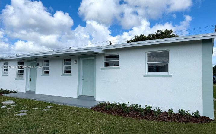 Pictures of Multifamily property located at 10541 SW 184th St, Cutler Bay, FL 33157 for sales - image #1