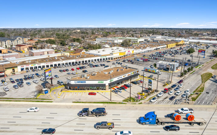 Pictures of Retail property located at 11200 Northwest Fwy, Houston, TX 77092 for sales - image #1