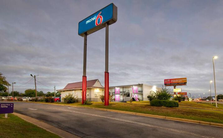 Pictures of Hospitality property located at 3600 McFarland Blvd E, Tuscaloosa, AL 35405 for sales - image #1