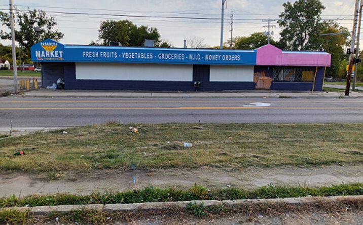 Pictures of Mixed Use, Retail, Self Storage property located at 1509 Pasadena Ave, Flint, MI 48504 for sales - image #1