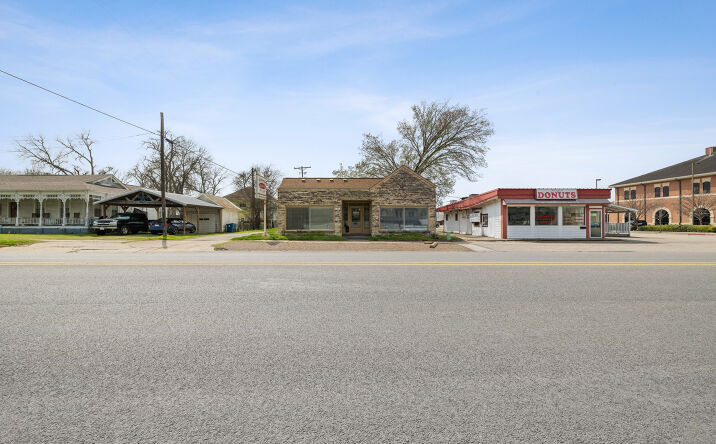 Pictures of Office, Retail property located at 308 S Lasalle St, Navasota, TX 77868 for sales - image #1