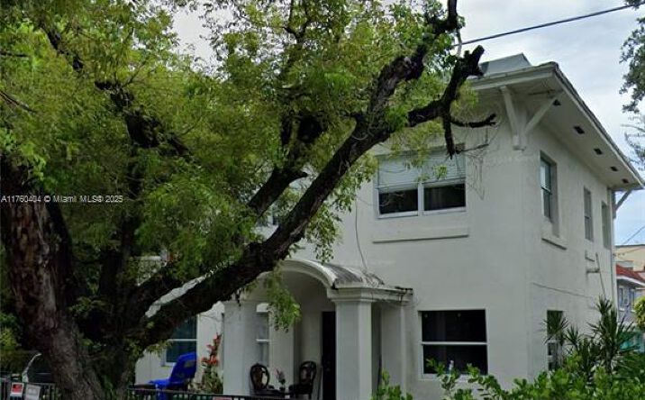 Pictures of Multifamily property located at 876 SW 2nd St, Miami, FL 33130 for sales - image #1