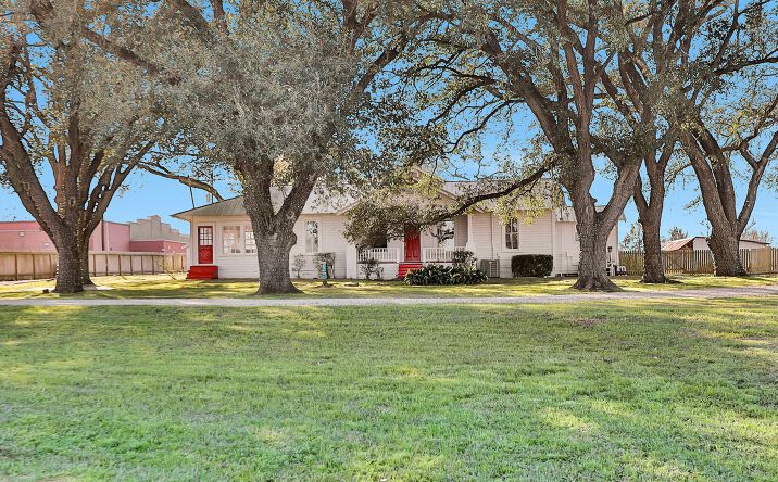 Pictures of Office property located at 13801 S Liberty St, Montgomery, TX 77316 for sales - image #1