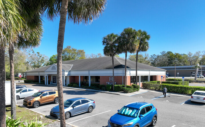 Pictures of Retail property located at 4240 W Lake Mary Blvd, Lake Mary, FL 32746 for sales - image #1