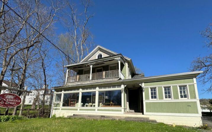 Pictures of Retail, Office property located at 142 Main St N, Southbury, CT 06488 for sales - image #1