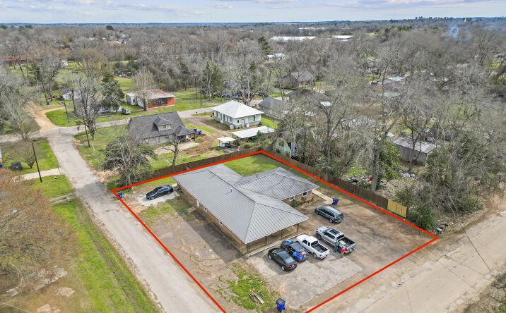 Pictures of Multifamily property located at 300 Cedar St, Crockett, TX 75835 for sales - image #1
