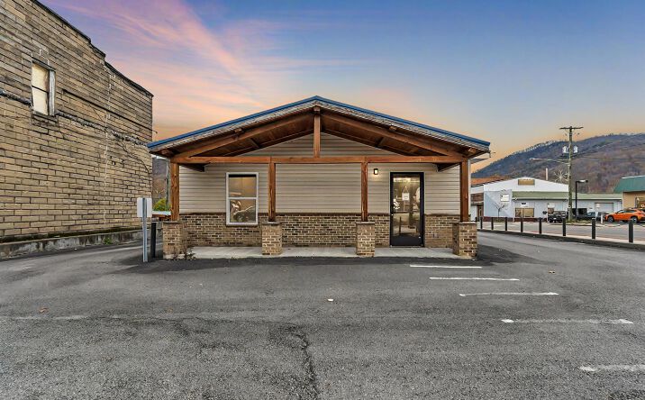 Pictures of Hospitality, Mixed Use, Retail, Special Purpose property located at 11 E 5th St N, Big Stone Gap, VA 24219 for sales - image #1
