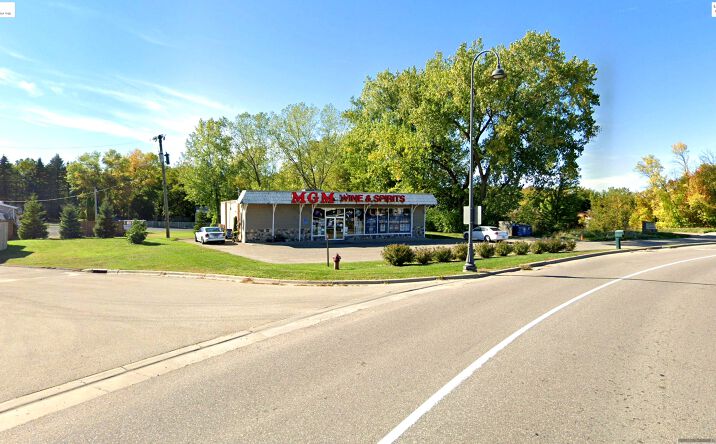 Pictures of Retail property located at 5660 Co Rd 19, Shorewood, MN 55331 for sales - image #1