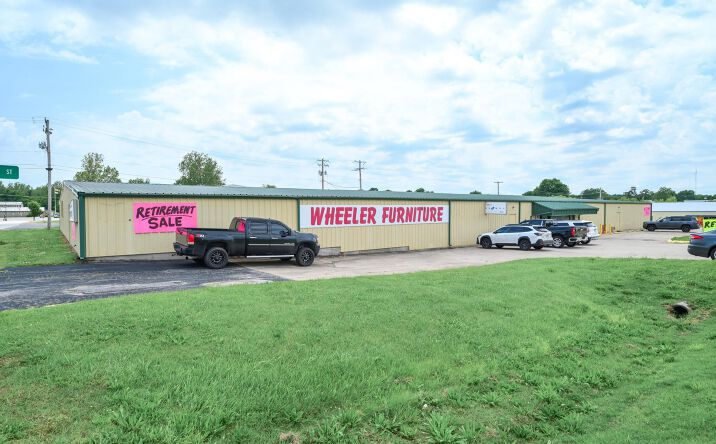 Pictures of Mixed Use, Retail property located at 1060 E Church St, Aurora, MO 65605 for sales - image #1