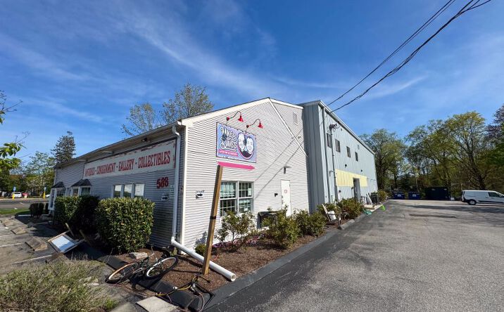 Pictures of Retail property located at 588 Boston Post Rd, Guilford, CT 06437 for sales - image #1