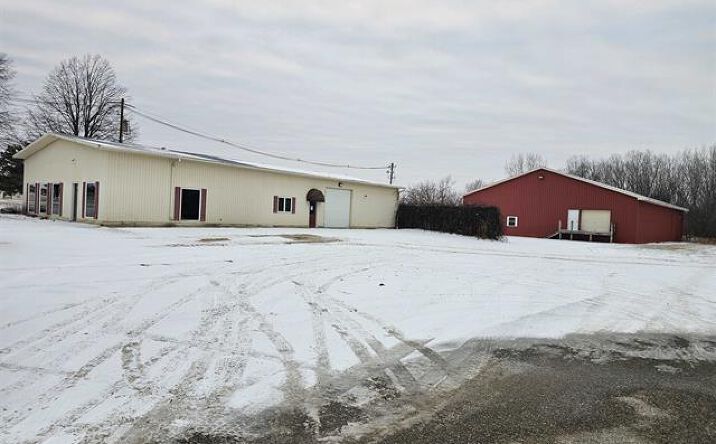 Pictures of Industrial, Office, Retail property located at 1510 4th St SW, Waverly, IA 50677 for sales - image #1