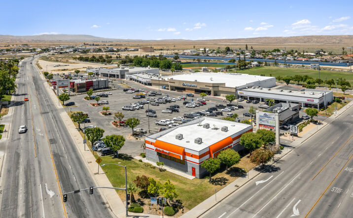 Pictures of Retail property located at 1012 Kern St, Taft, CA 93268 for sales - image #1