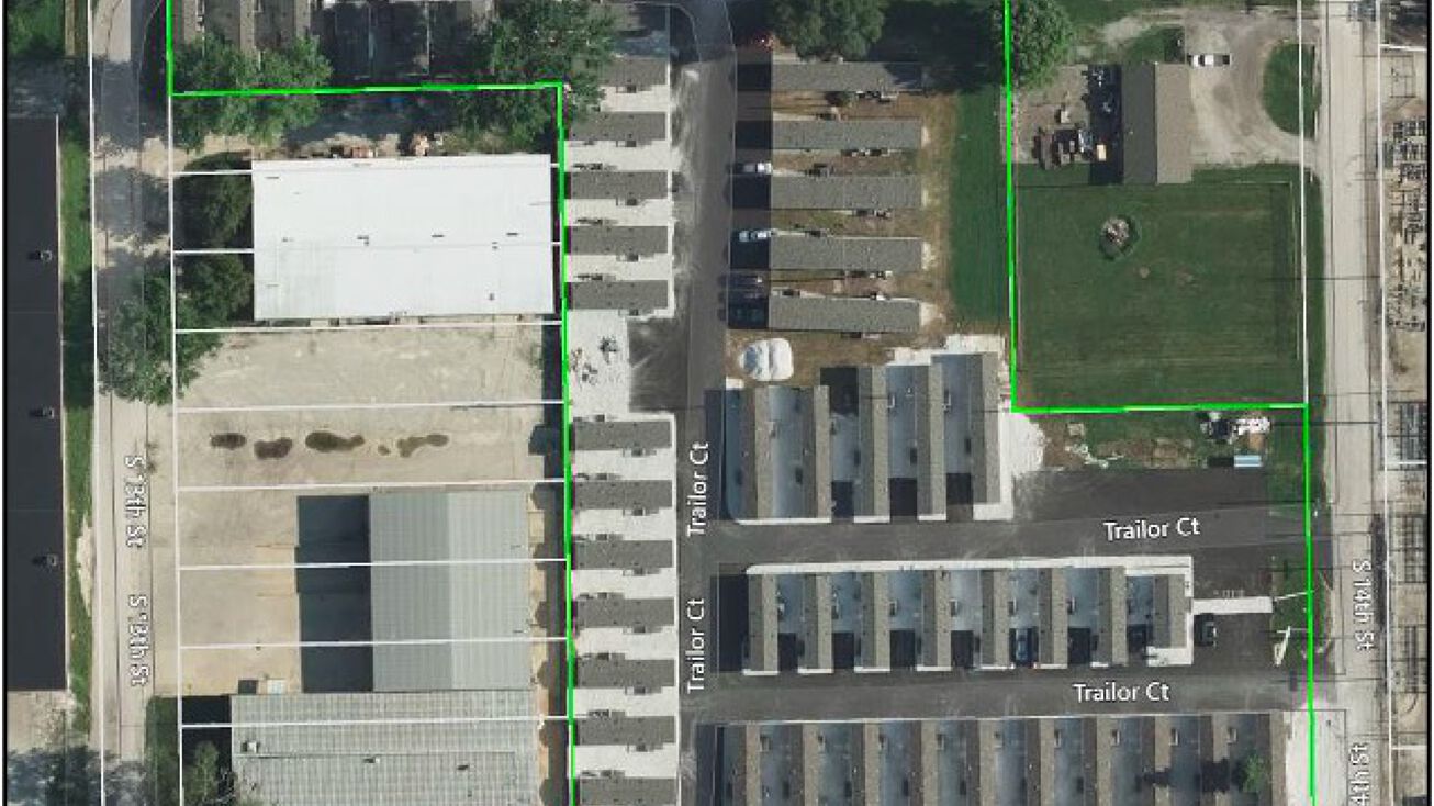 Pictures of Mobile Home Park property located at 2735 S 14th St, Springfield, IL 62703 for sales - image #1