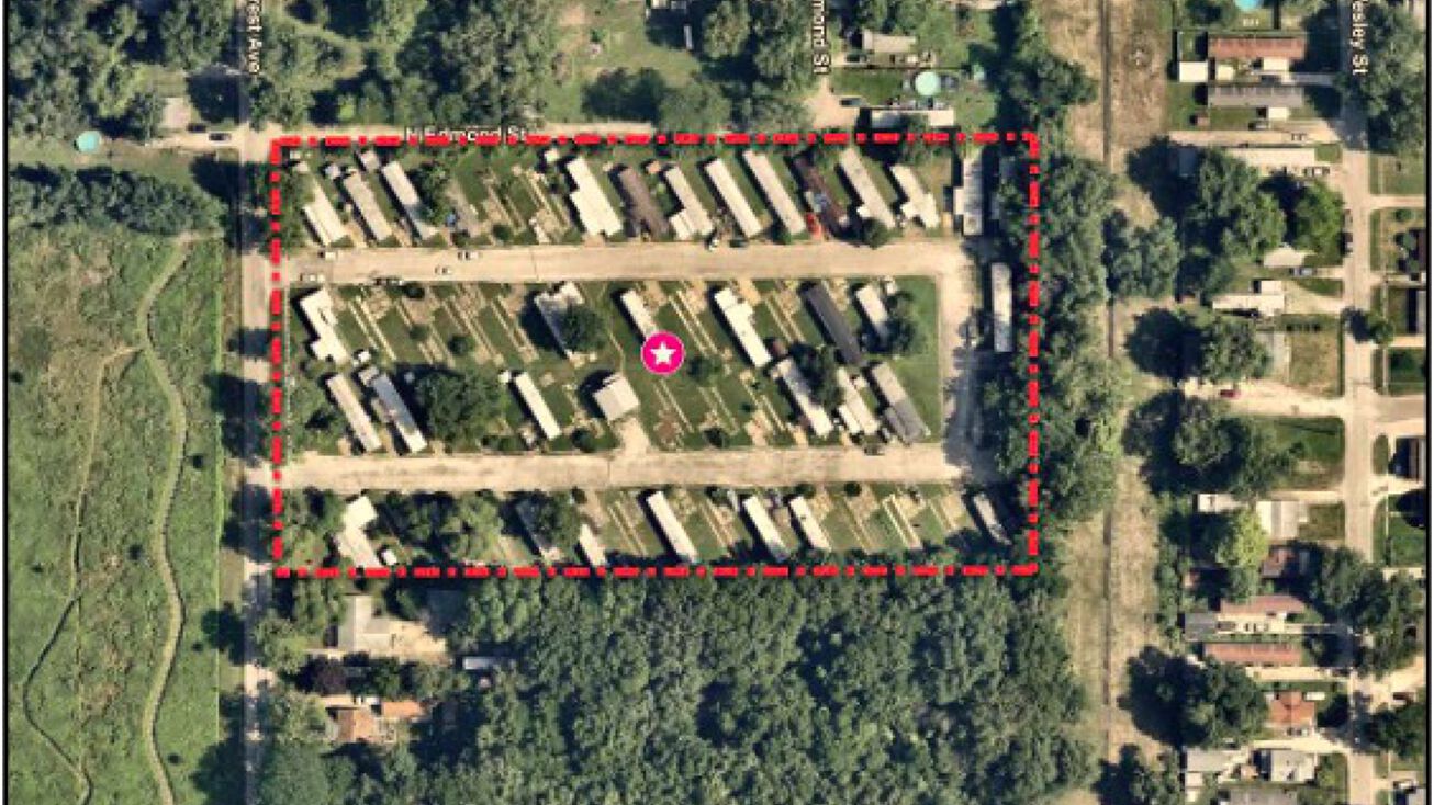 Pictures of Mobile Home Park property located at 720 Forrest Ave, Springfield, IL 62702 for sales - image #1
