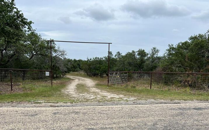Pictures of Land property located at 1984 N Grape Creek Rd, Fredericksburg, TX 78624 for sales - image #1