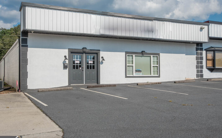 Pictures of Retail property located at 2954 N Expressway, Griffin, GA 30223 for sales - image #1