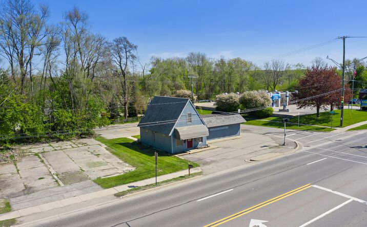 Pictures of Retail property located at 3860 Elizabeth Lake Rd, Waterford TWP, MI 48328 for sales - image #1
